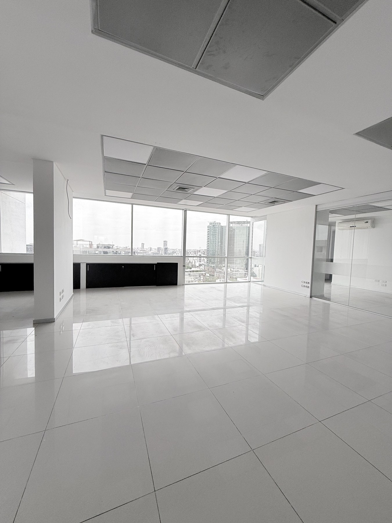 Interior de la Oficina 17D en Torre Duo — foto 1