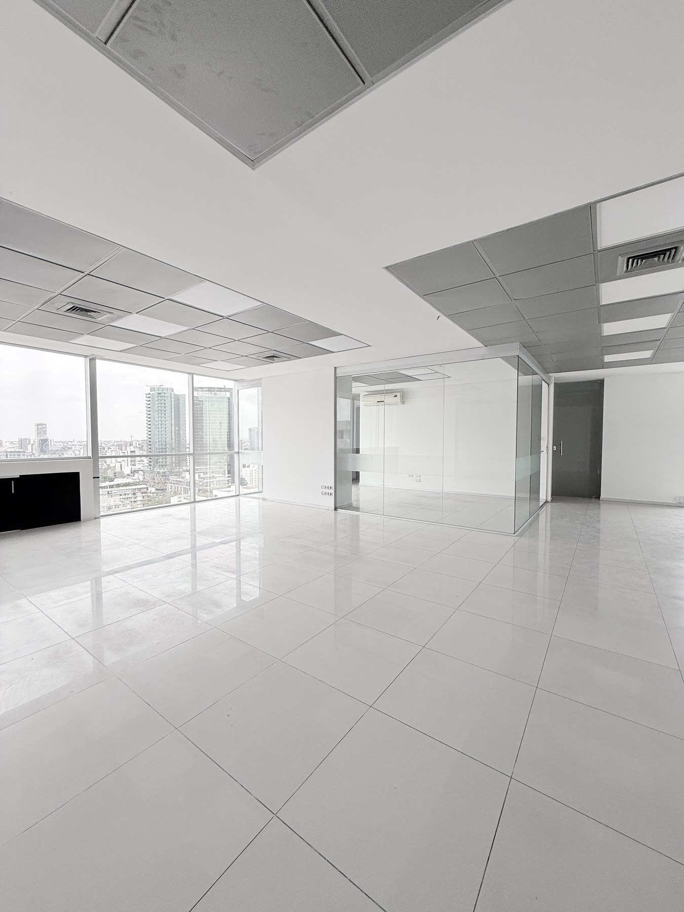 Interior de la Oficina 17D en Torre Duo — foto 2