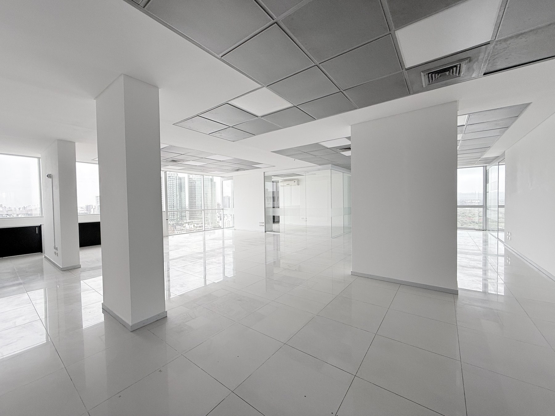 Interior de la Oficina 17D en Torre Duo — foto 5