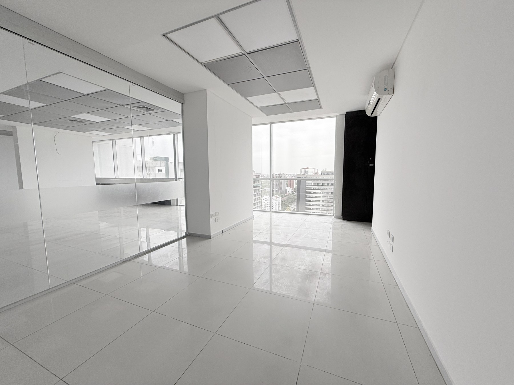 Interior de la Oficina 17D en Torre Duo — foto 10